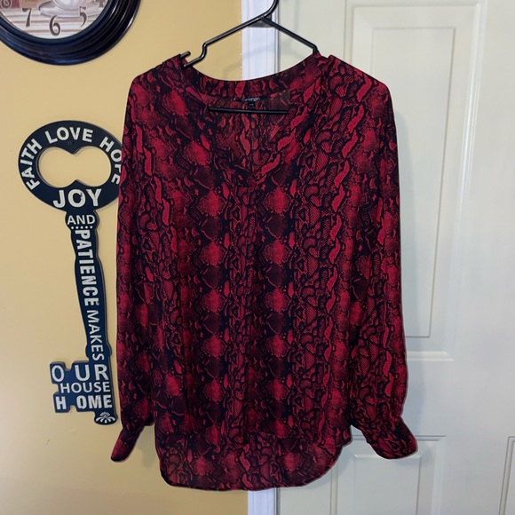 Gorgeous Snake skin Blouse in Red and Black - Picture 4 of 5